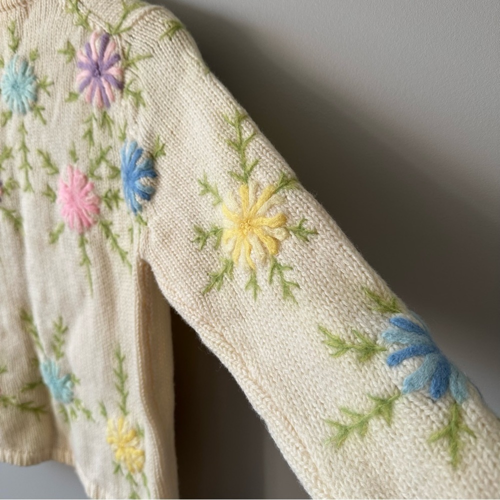 Vintage Hand-Loomed Wool Floral Cardigan – Made in Hong Kong Small 50s 60s - Picture 10 of 16
